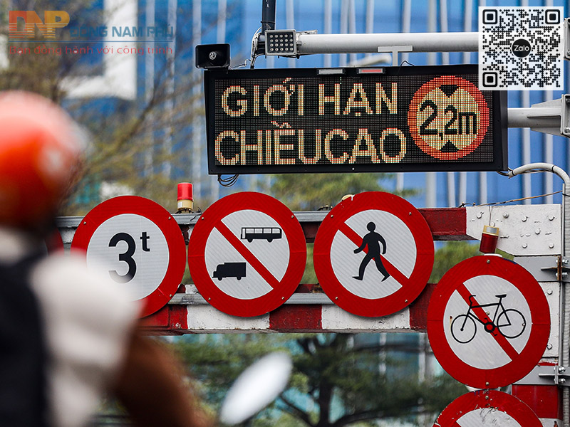 Các loại hình dạng và chất liệu của biển báo giao thông