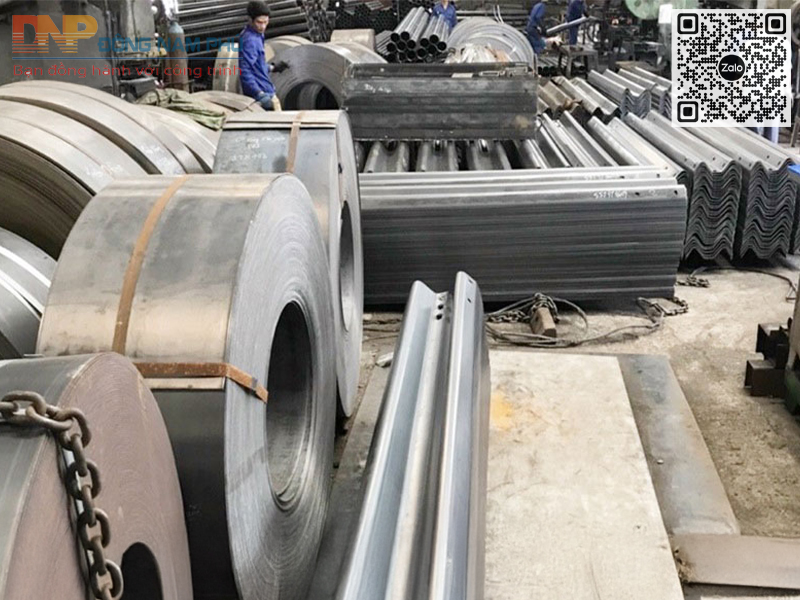 Xưởng sản xuất Hộ lan tôn sóng Đông Nam Phú
