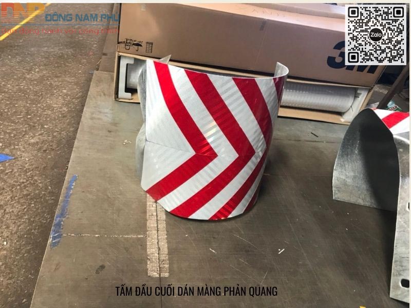 Tấm đuôi sóng hộ lan dán màng phản quang