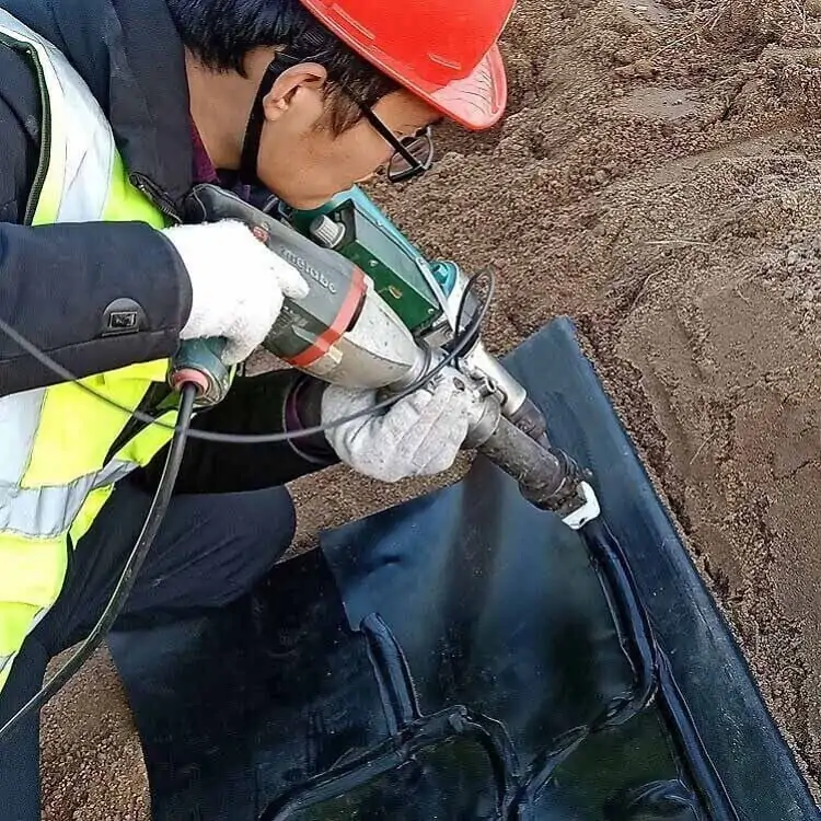 Máy hàn màng địa chất HDPE