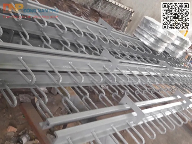 Khe Co Giãn Ray Trượt