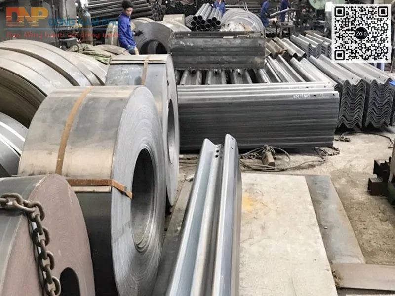 Xưởng sản xuất Hộ lan tôn sóng Đông Nam Phú