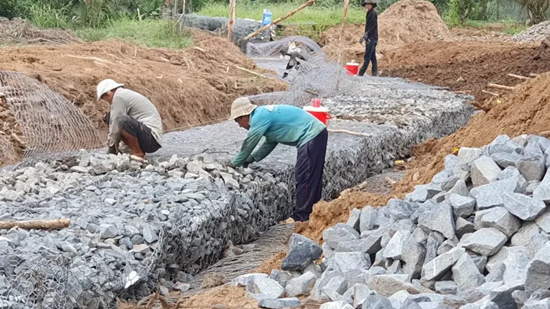 Thi công rọ đá Đông Nam Phú